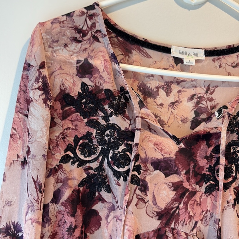 Taylor& Sage Sheer Floral Blouse - Picture 3 of 8
